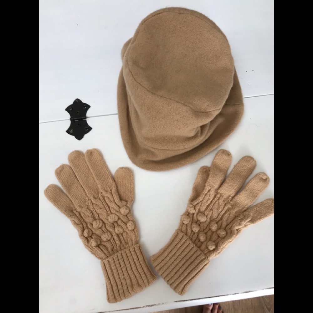 Hat and gloves